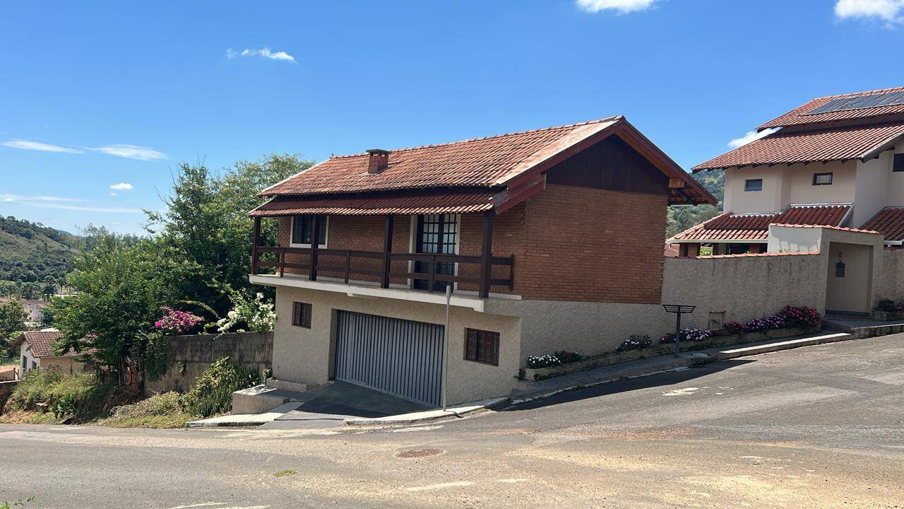 Casa à venda com 2 quartos, 195m² - Foto 2