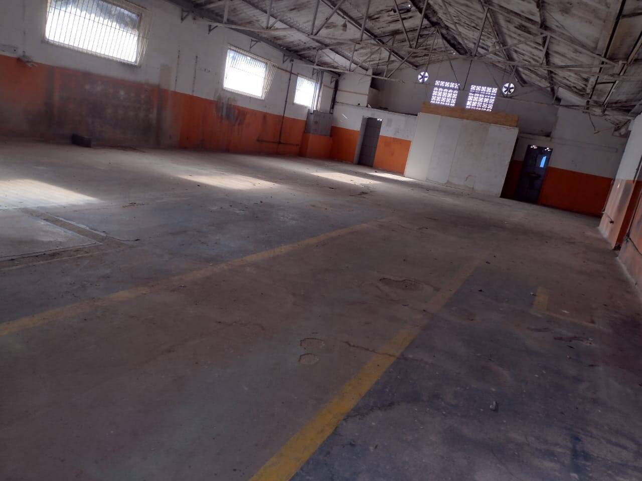 Depósito-Galpão-Armazém para alugar, 400m² - Foto 1