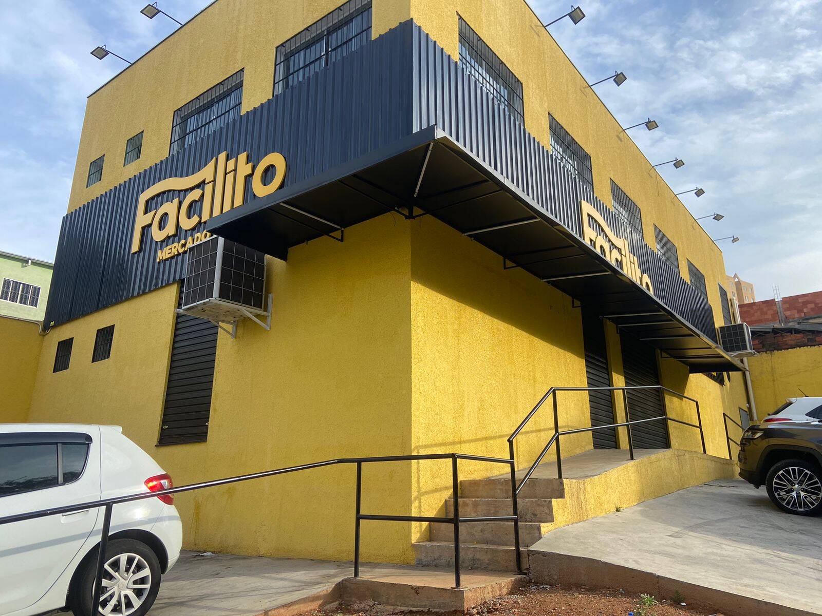 Depósito-Galpão, 328 m² - Foto 1